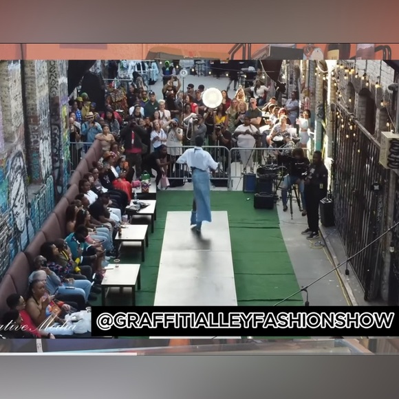 Meet your Posher, Jenny - Picture 2 of 2